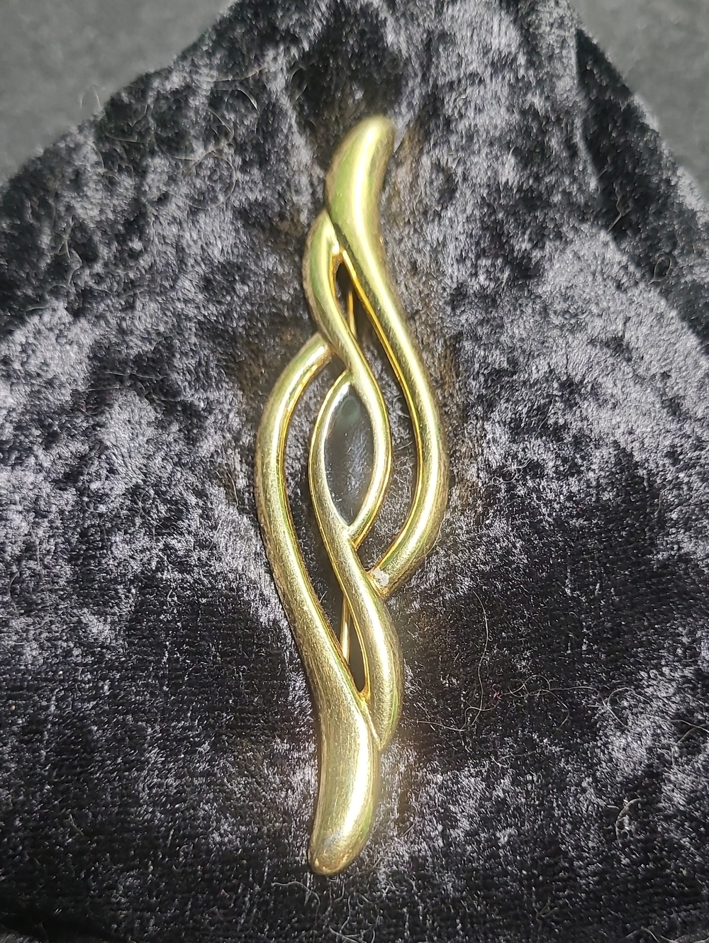 Vintage Monet Gold-Tone Twisted Swirl Brooch Black Enamal